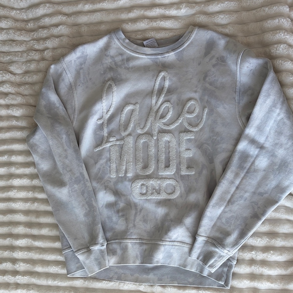 Gray Lake Mode Sweatshirt